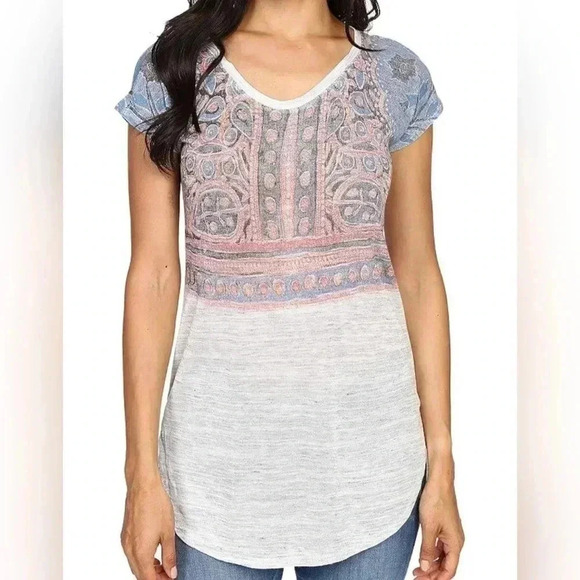Lucky Brand Tops - Lucky Brand Womens light gray Indian Mural T-shirt women's size Small